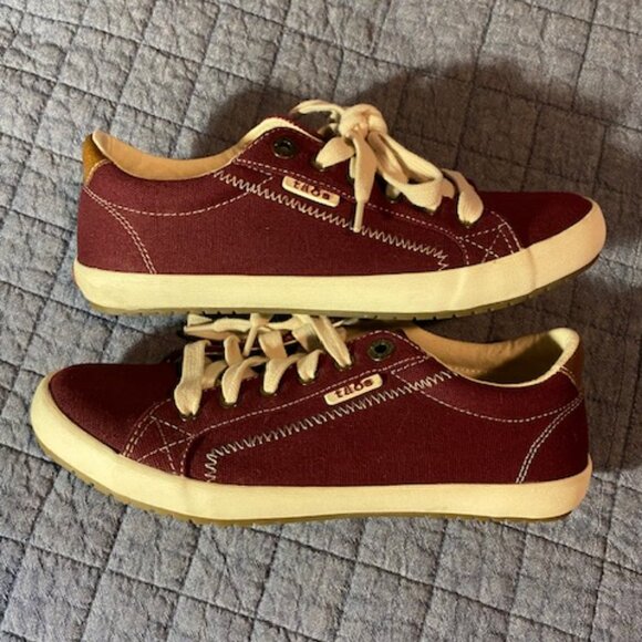Taos Canvas Starburst Sneaker Burgandy Maroon EUC Size 8 - Picture 2 of 4
